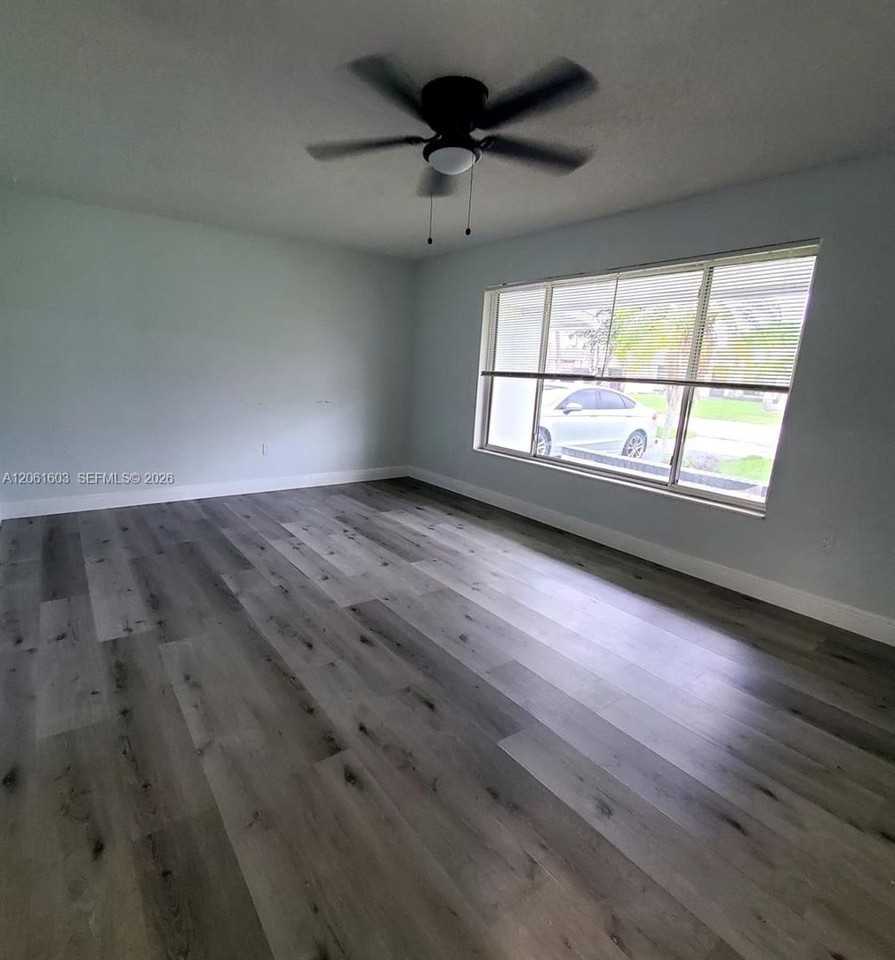 9740 Nw 25th St - Photo 5 of 15