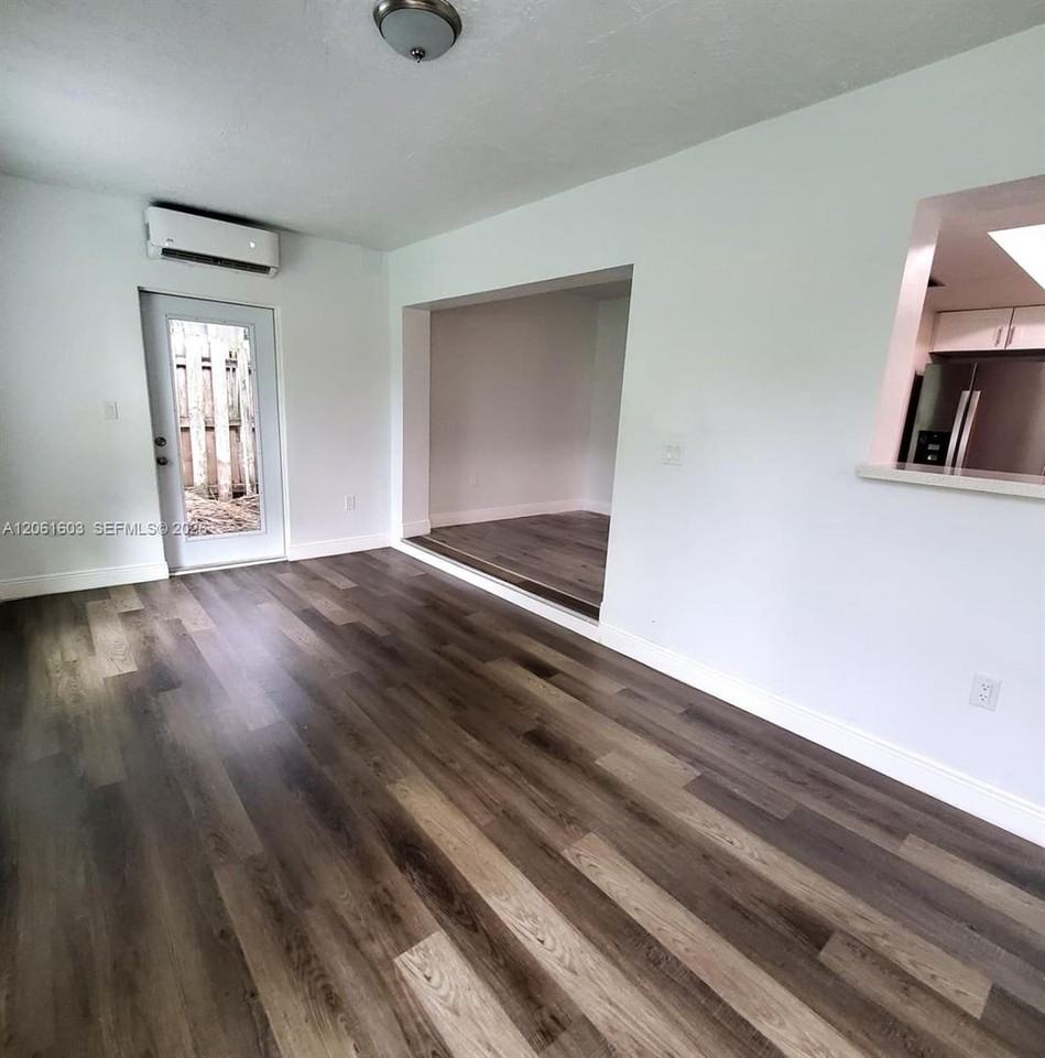 9740 Nw 25th St - Photo 6 of 15