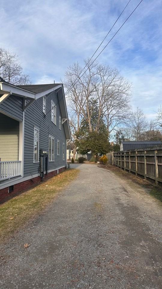 407 Saint Andrew St - Photo 2 of 14