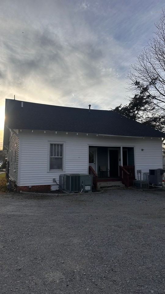 407 Saint Andrew St - Photo 4 of 14