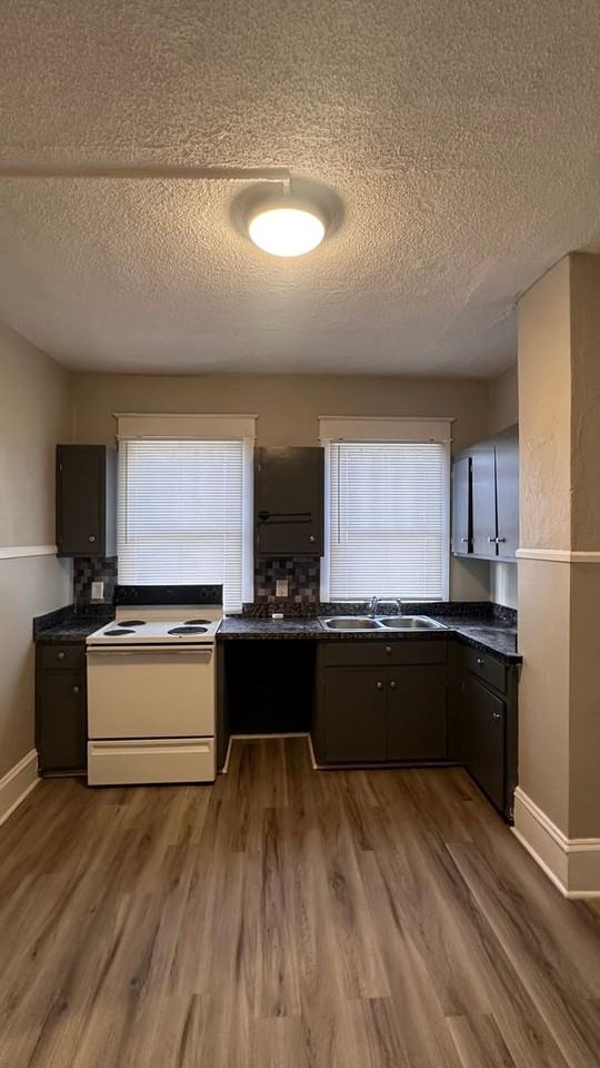 407 Saint Andrew St - Photo 5 of 14