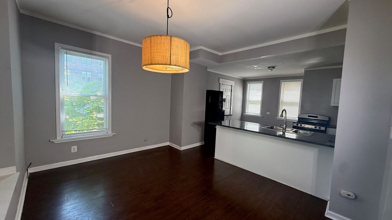 151 Calvert St - Photo 4 of 44