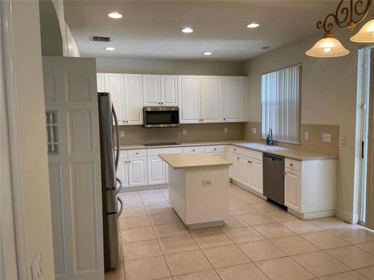 10225 Nw 60th Pl - Photo 2 of 10
