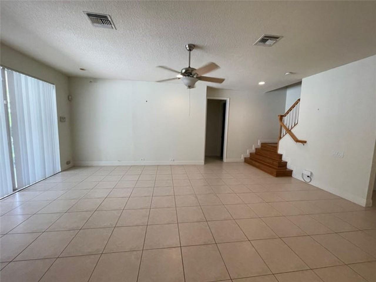 10225 Nw 60th Pl - Photo 4 of 10