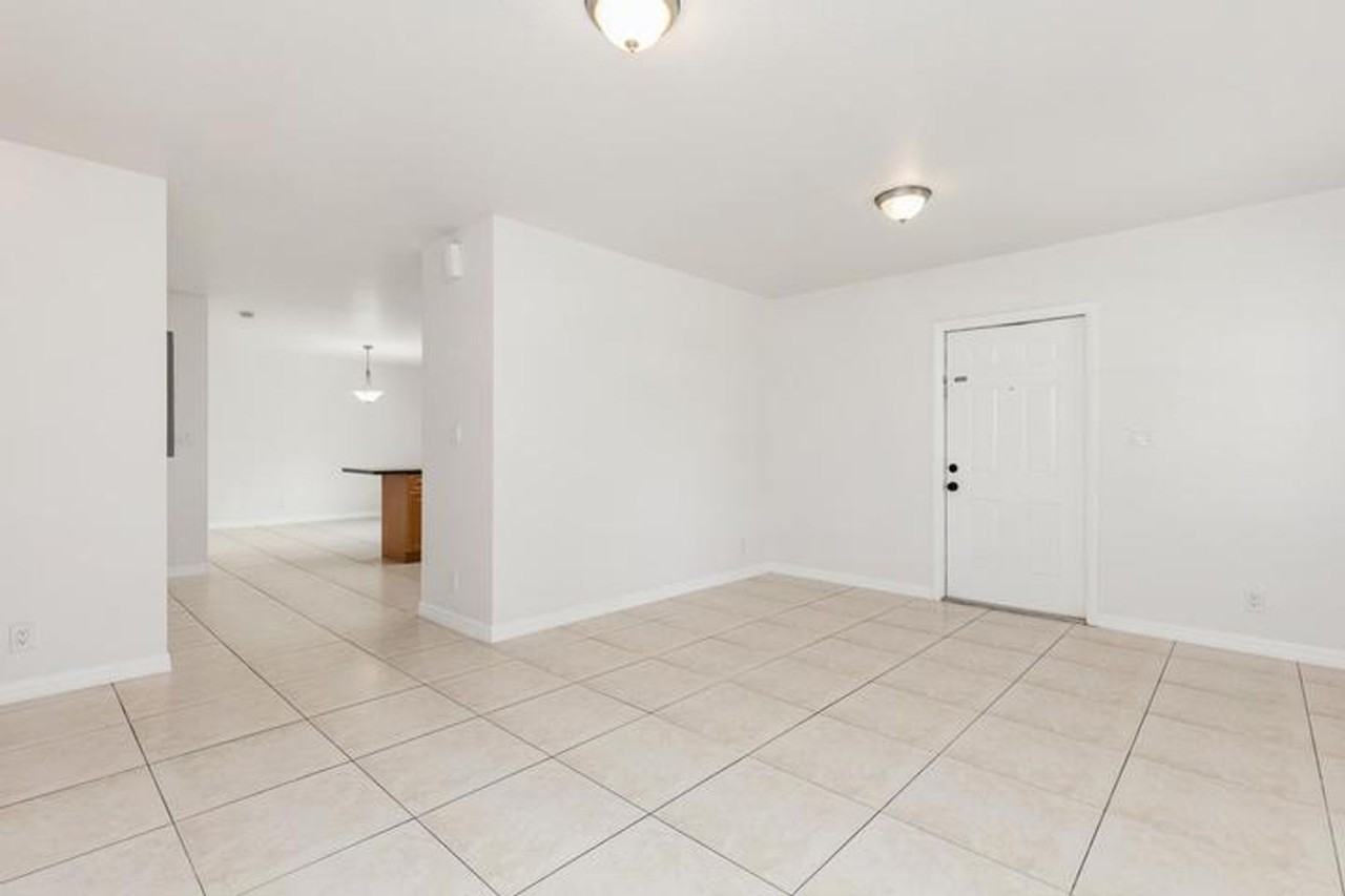 24 Sw 6th St #2 - Photo 4 of 15