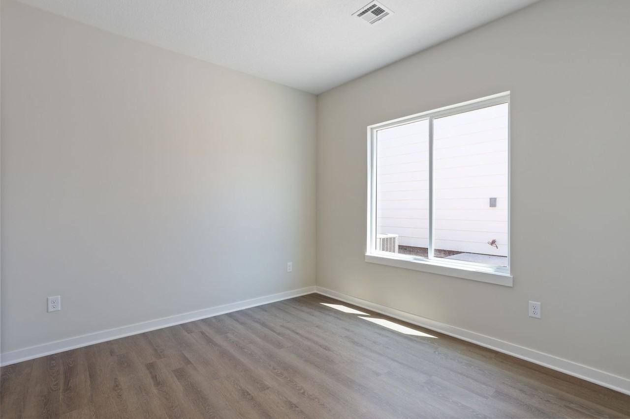 446 S Longbranch Dr - Photo 6 of 9