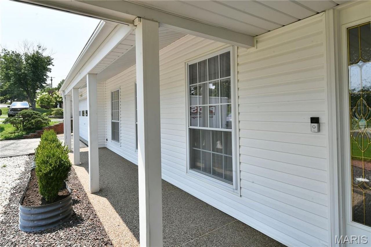 965 Orchard Lakes Dr - Photo 3 of 38