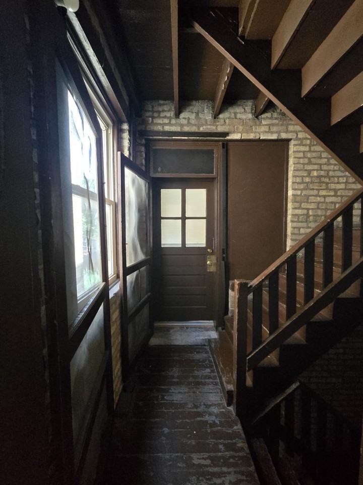 908 Reba Pl #2S - Photo 7 of 10