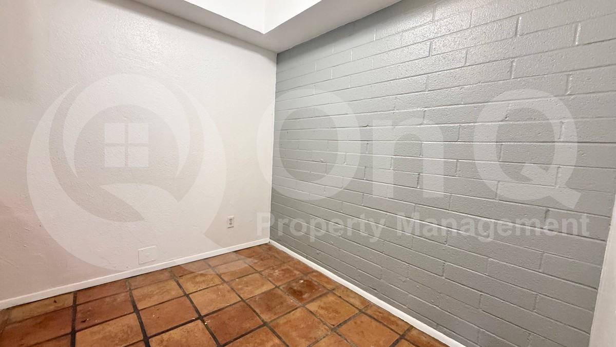 4604 E Riverside St - Photo 5 of 13