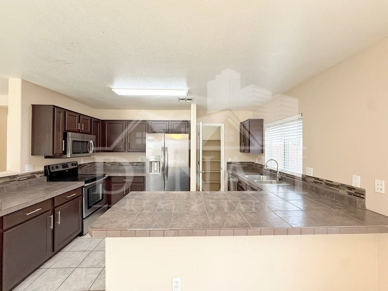 805 S Esmeralda - Photo 7 of 33