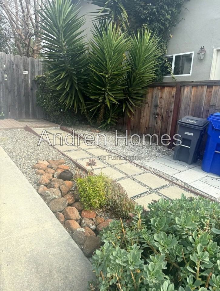 126 Pine St - Photo 2 of 10