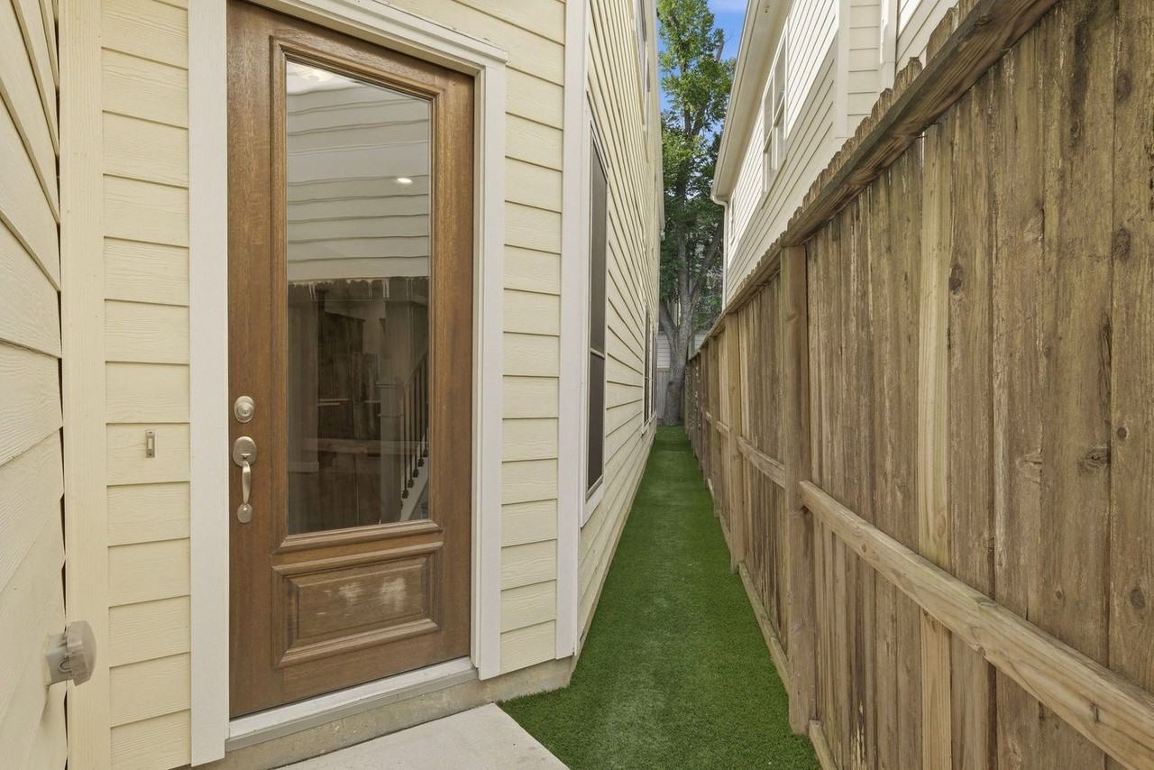 6011 Truro St #B - Photo 3 of 25