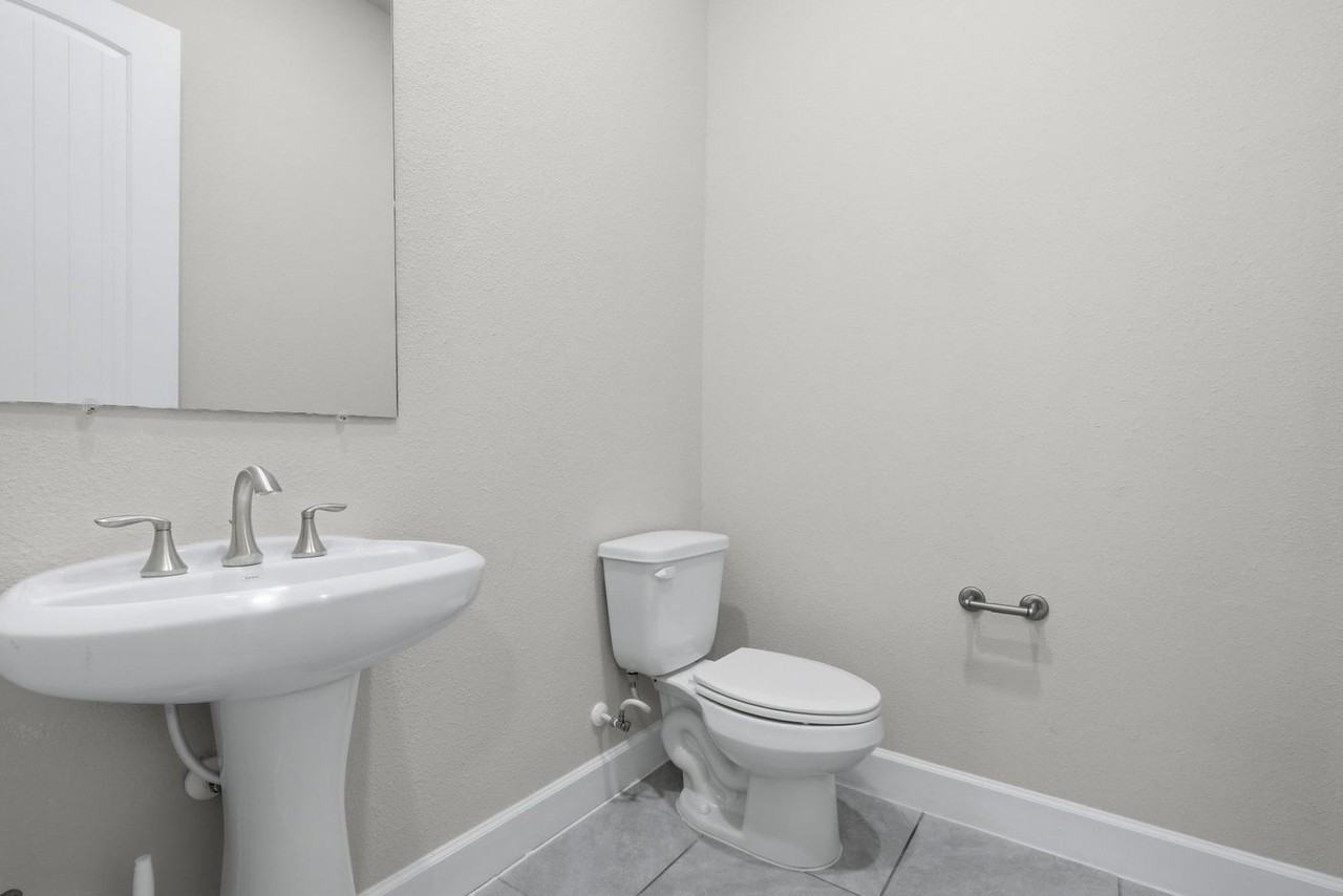 6011 Truro St #B - Photo 6 of 25