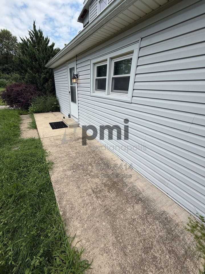 1214 S Washington St #B - Photo 3 of 24