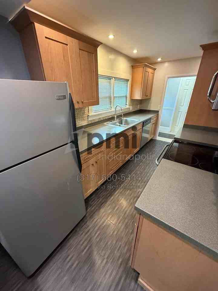 1214 S Washington St #B - Photo 7 of 24