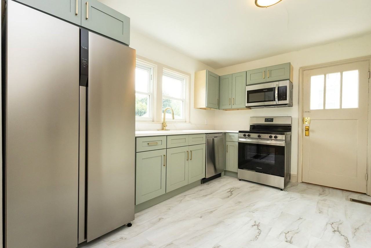 825 Henderson Ave - Photo 2 of 19