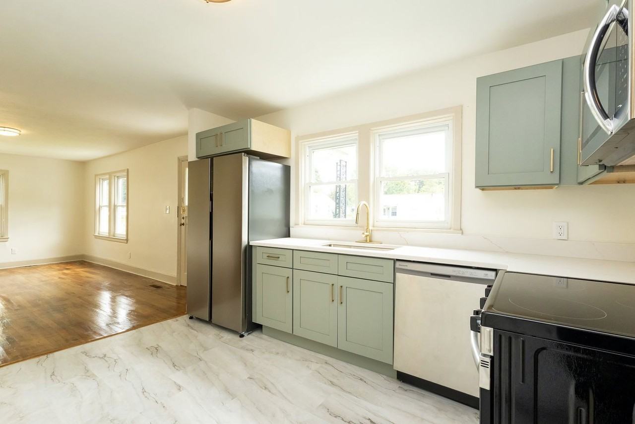825 Henderson Ave - Photo 5 of 19