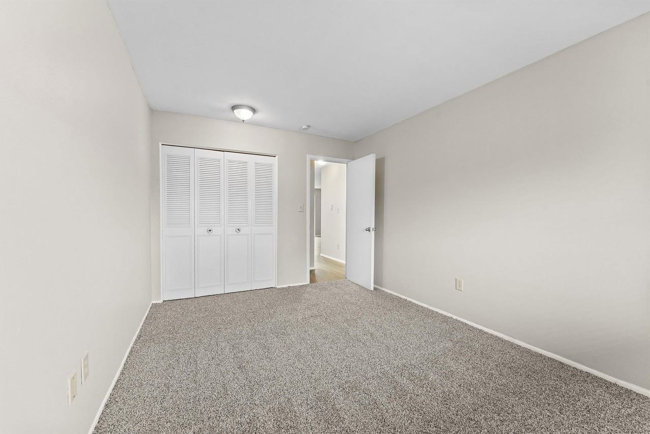 23700 W Warren St #7221 - Photo 5 of 7