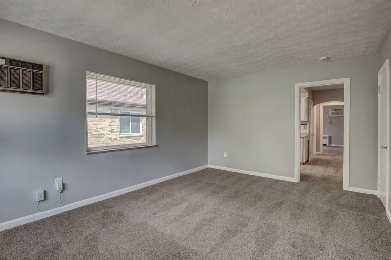 1672 Llanfair Ave #3 - Photo 5 of 15