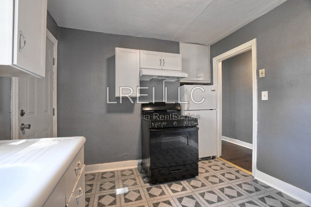 1443 S 32nd St #2 - Photo 4 of 18