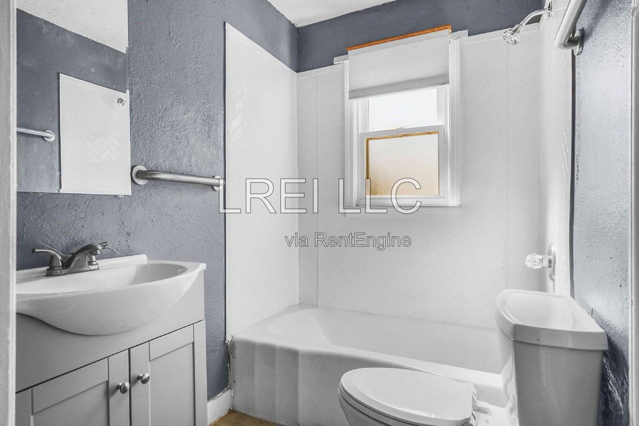 1443 S 32nd St #2 - Photo 5 of 18
