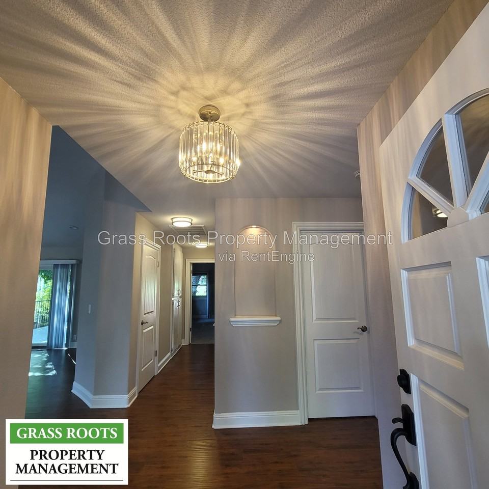 12061 Lake Wildwood Dr - Photo 2 of 12