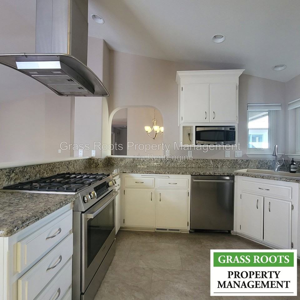 12061 Lake Wildwood Dr - Photo 4 of 12