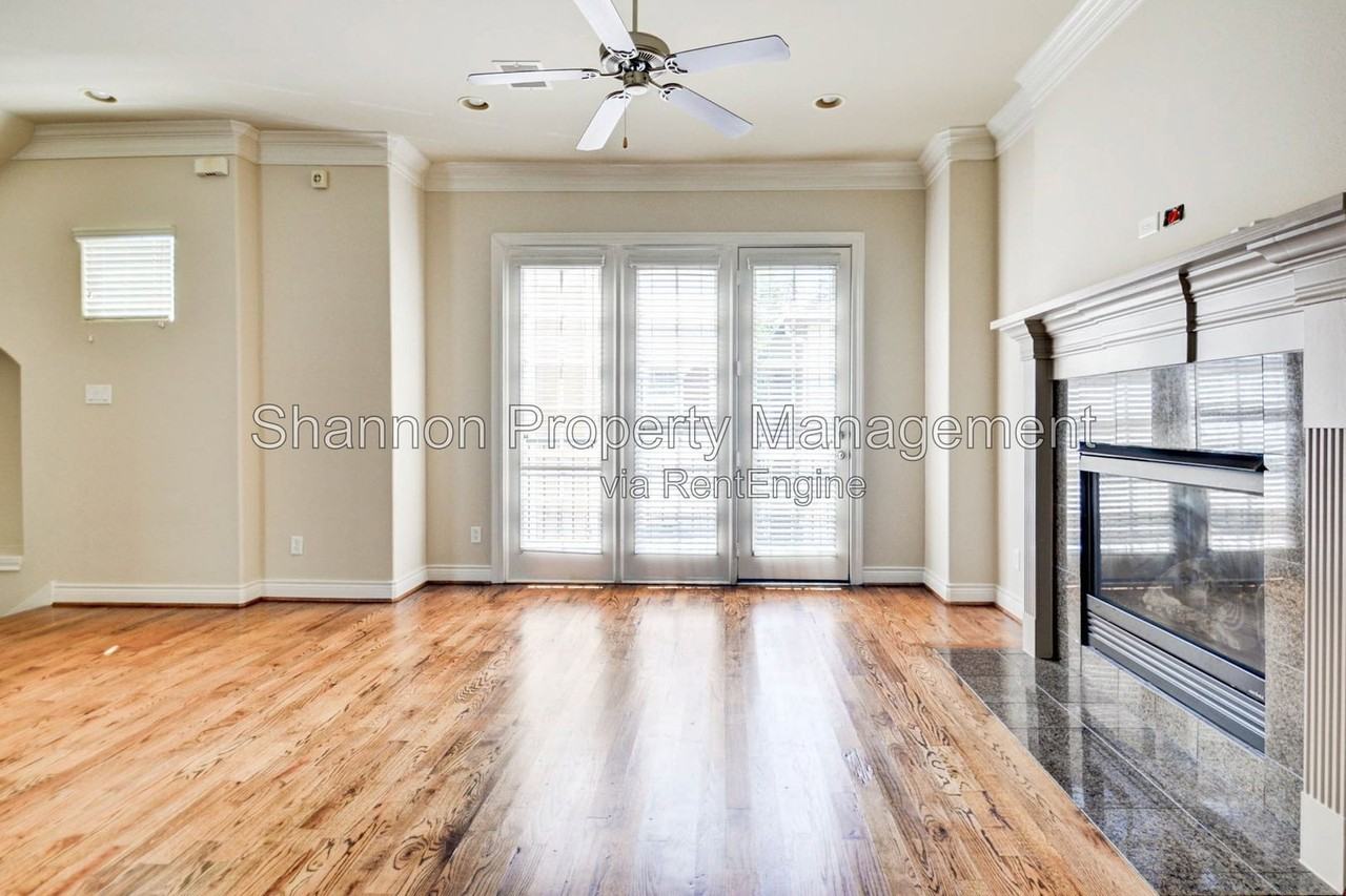 2731 Sherwin St - Photo 5 of 24