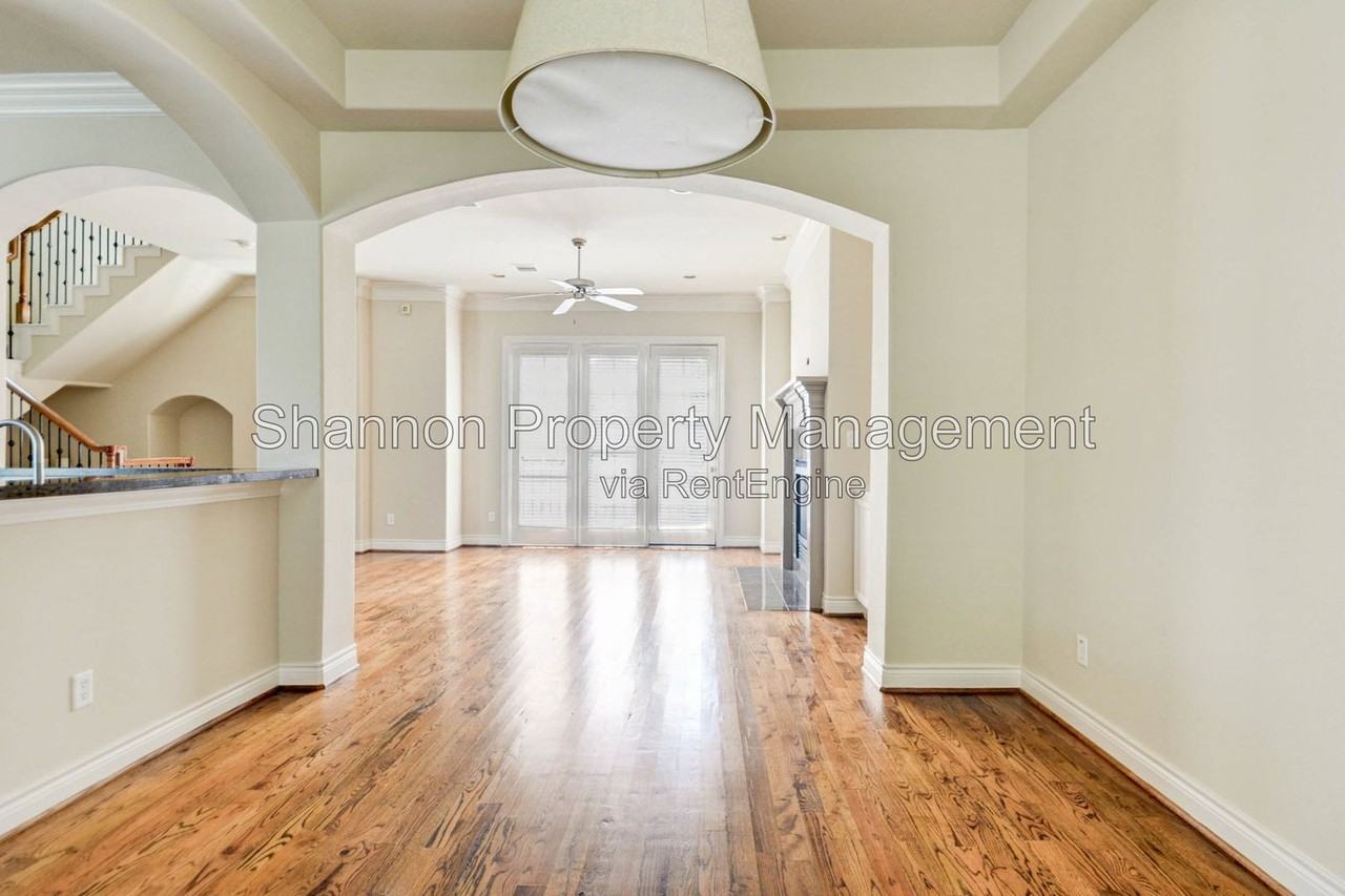 2731 Sherwin St - Photo 7 of 24