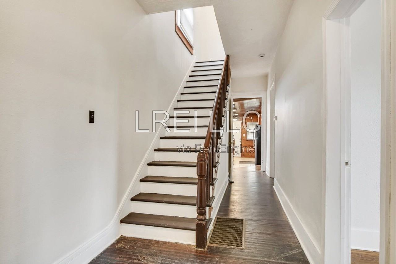 1371 Olive St - Photo 2 of 18
