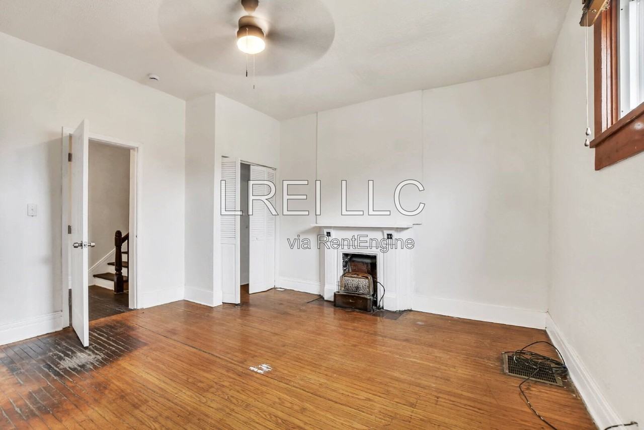 1371 Olive St - Photo 3 of 18