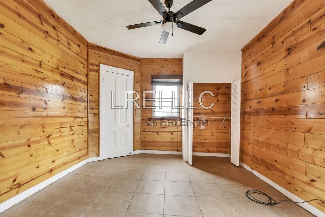 1371 Olive St - Photo 6 of 18