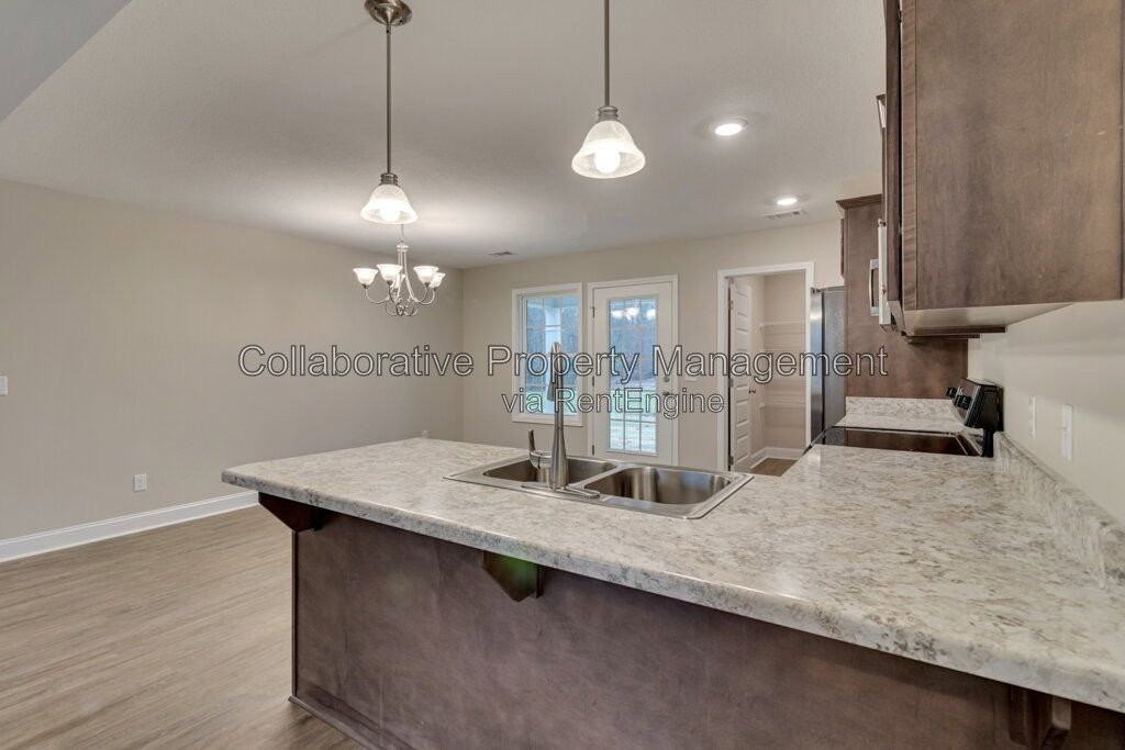 338 Tallulah Bnd - Photo 3 of 21