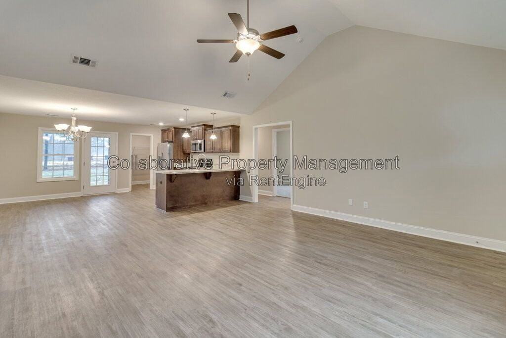 338 Tallulah Bnd - Photo 3 of 19