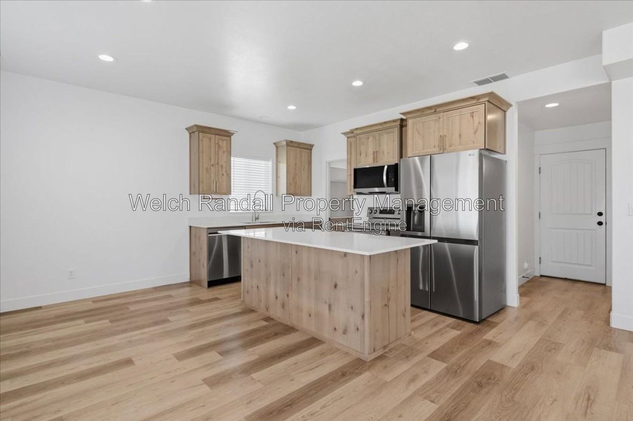 1377 E 1230 S - Photo 7 of 23