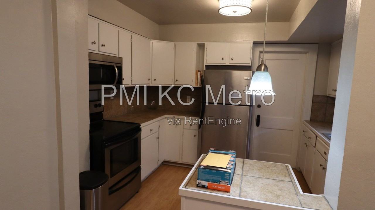 5331 Charlotte St #B - Photo 4 of 17