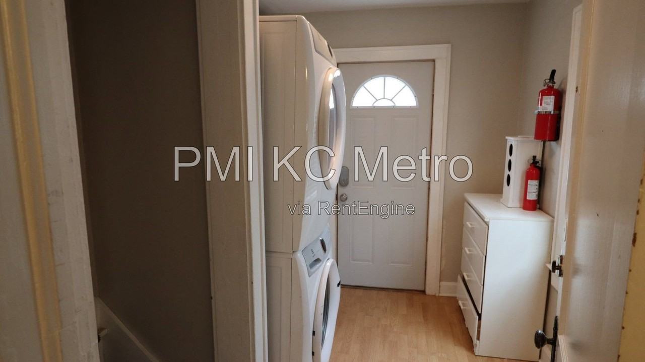 5331 Charlotte St #B - Photo 5 of 17