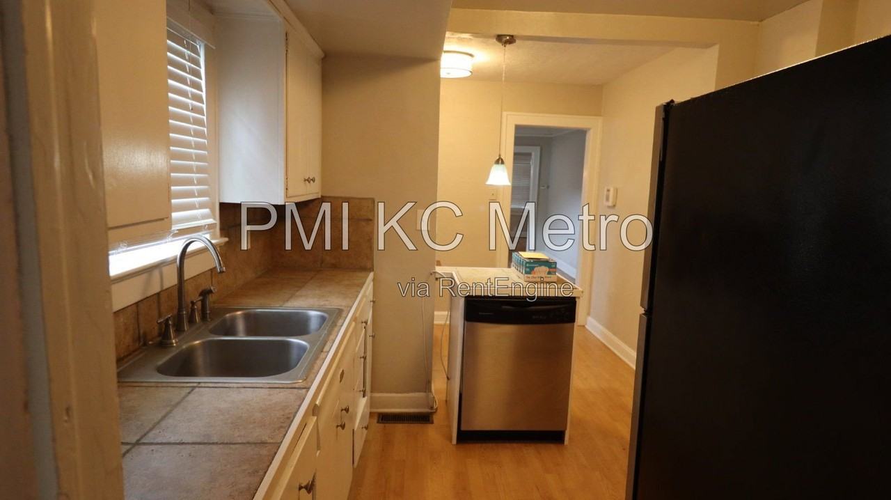 5331 Charlotte St #B - Photo 6 of 17
