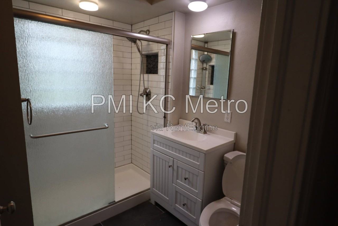 5331 Charlotte St #B - Photo 7 of 17