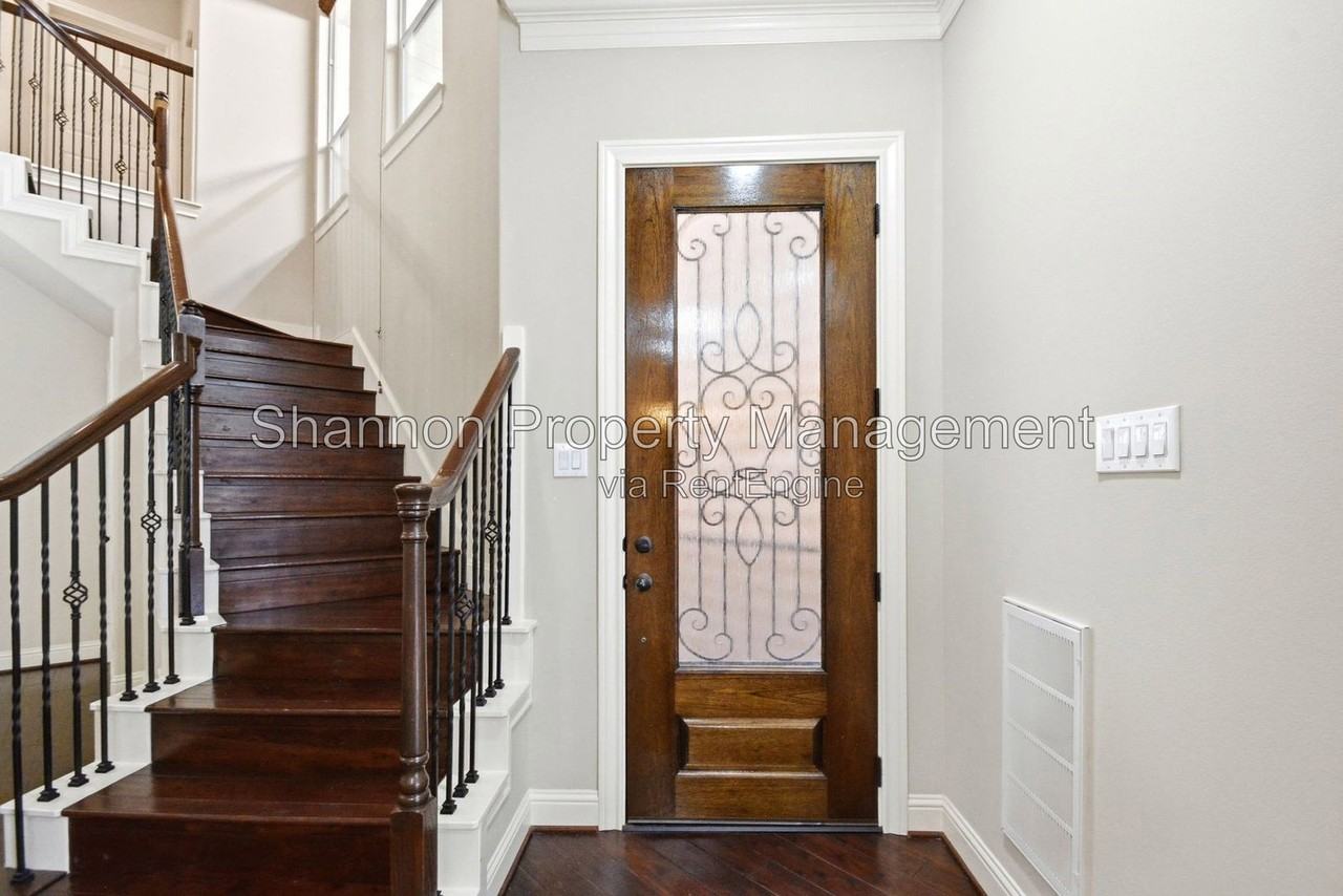 5642 Petty St #A - Photo 4 of 32