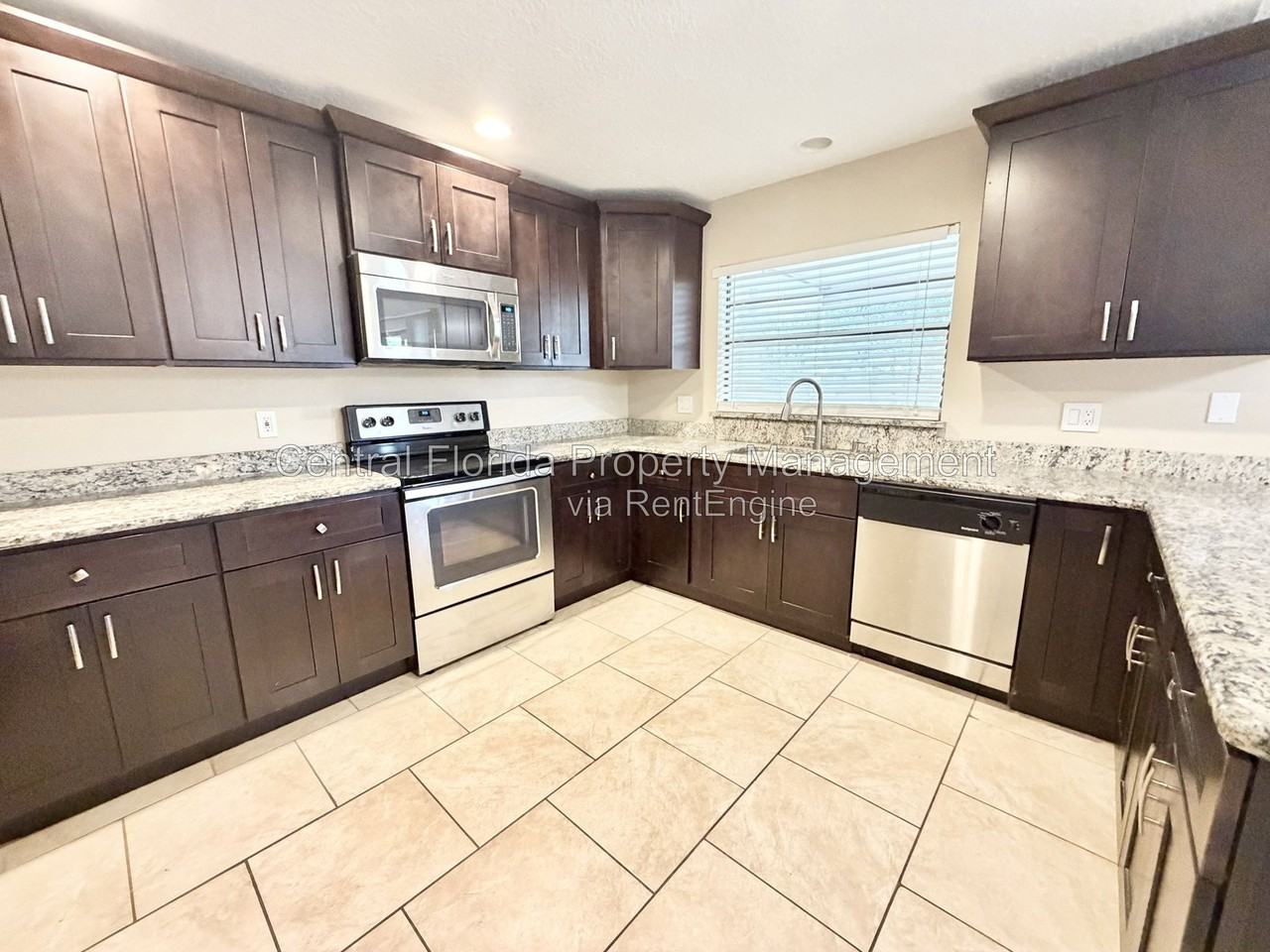 2925 Amroth Pl - Photo 2 of 19
