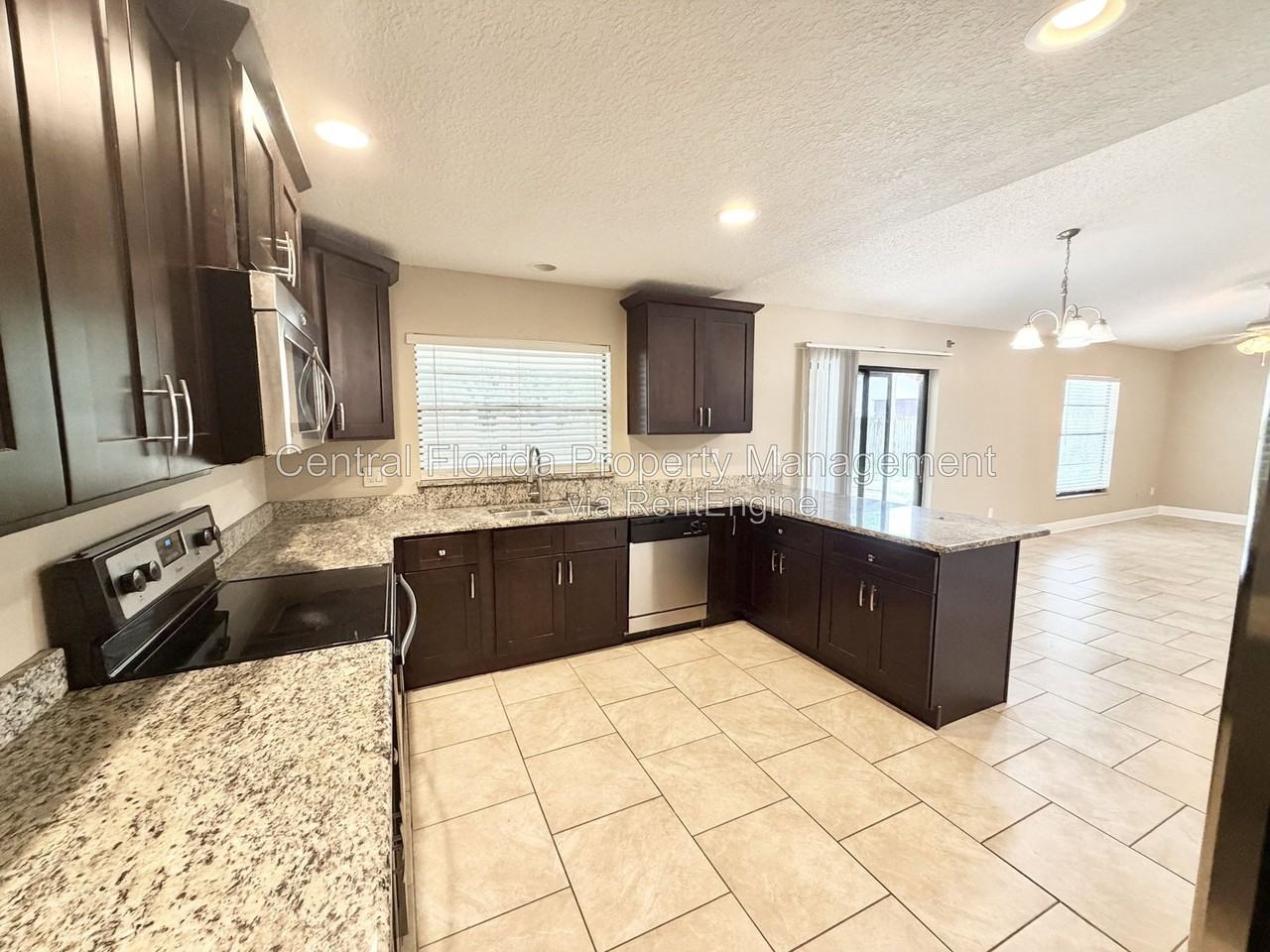2925 Amroth Pl - Photo 4 of 19
