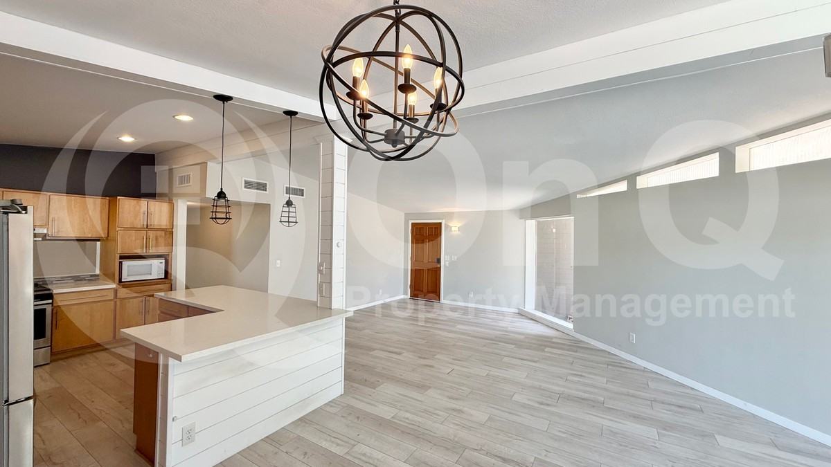 525 N Vine St - Photo 6 of 24