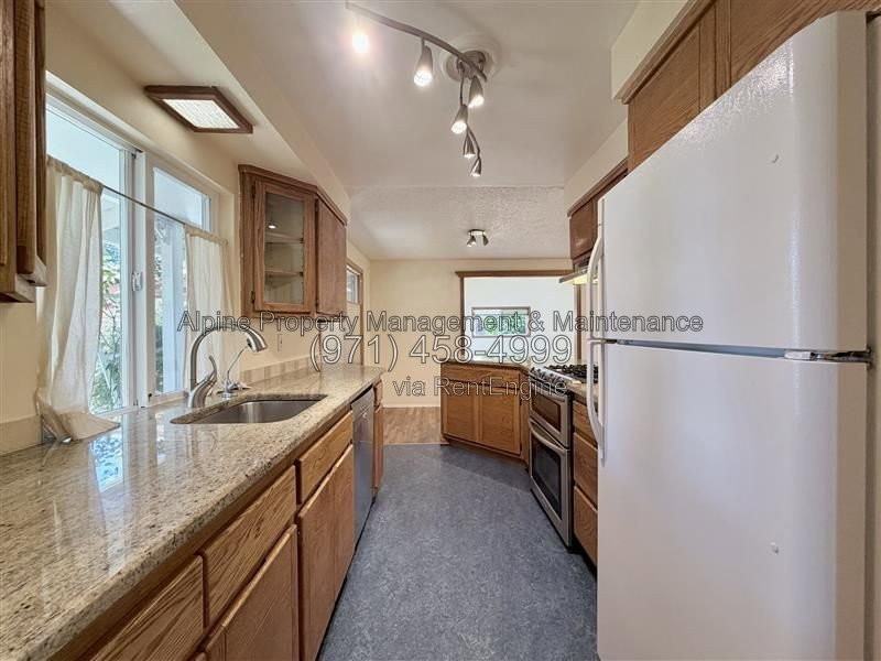 4670 Sw 160th Ave - Photo 4 of 44