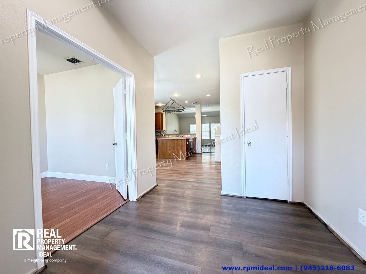 1910 Pin Oak Ln - Photo 3 of 30