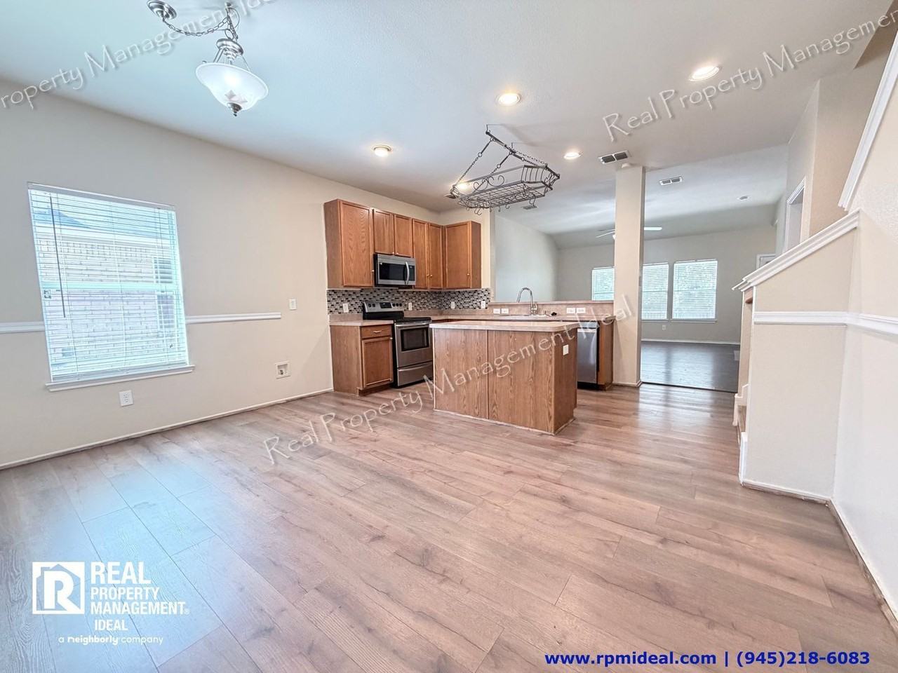 1910 Pin Oak Ln - Photo 6 of 30