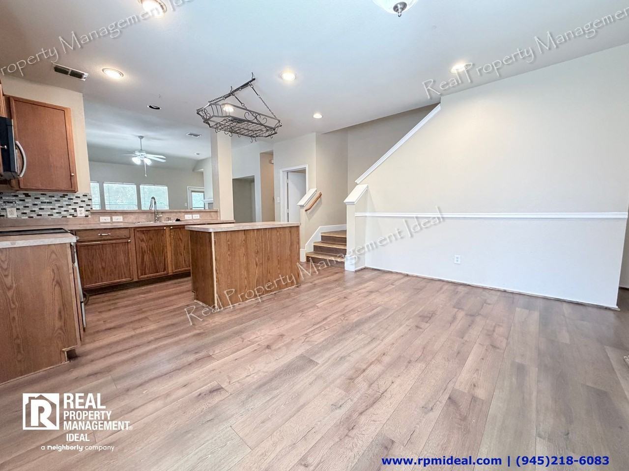 1910 Pin Oak Ln - Photo 7 of 30