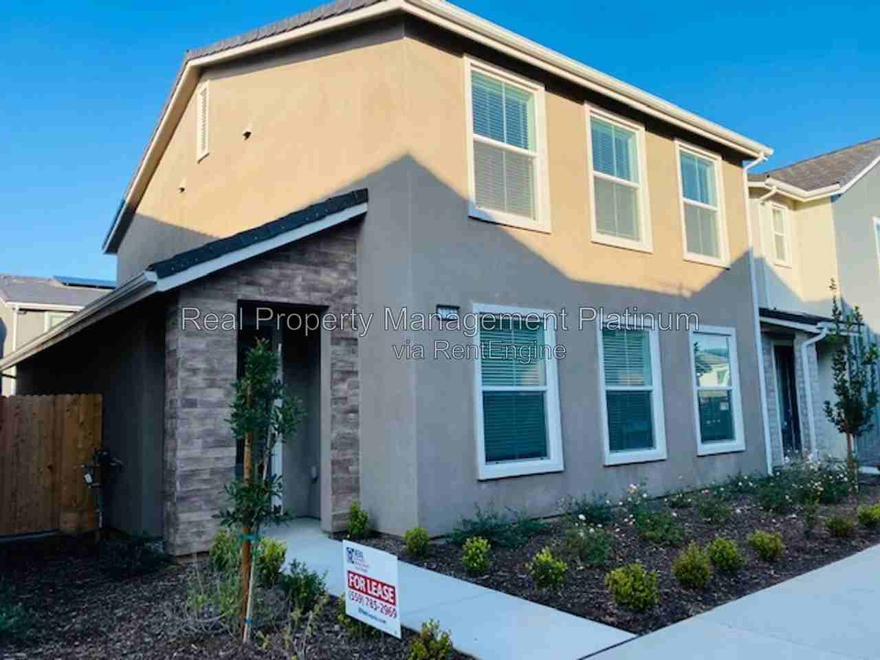 2752 E Tamarind Dr - Photo 2 of 40