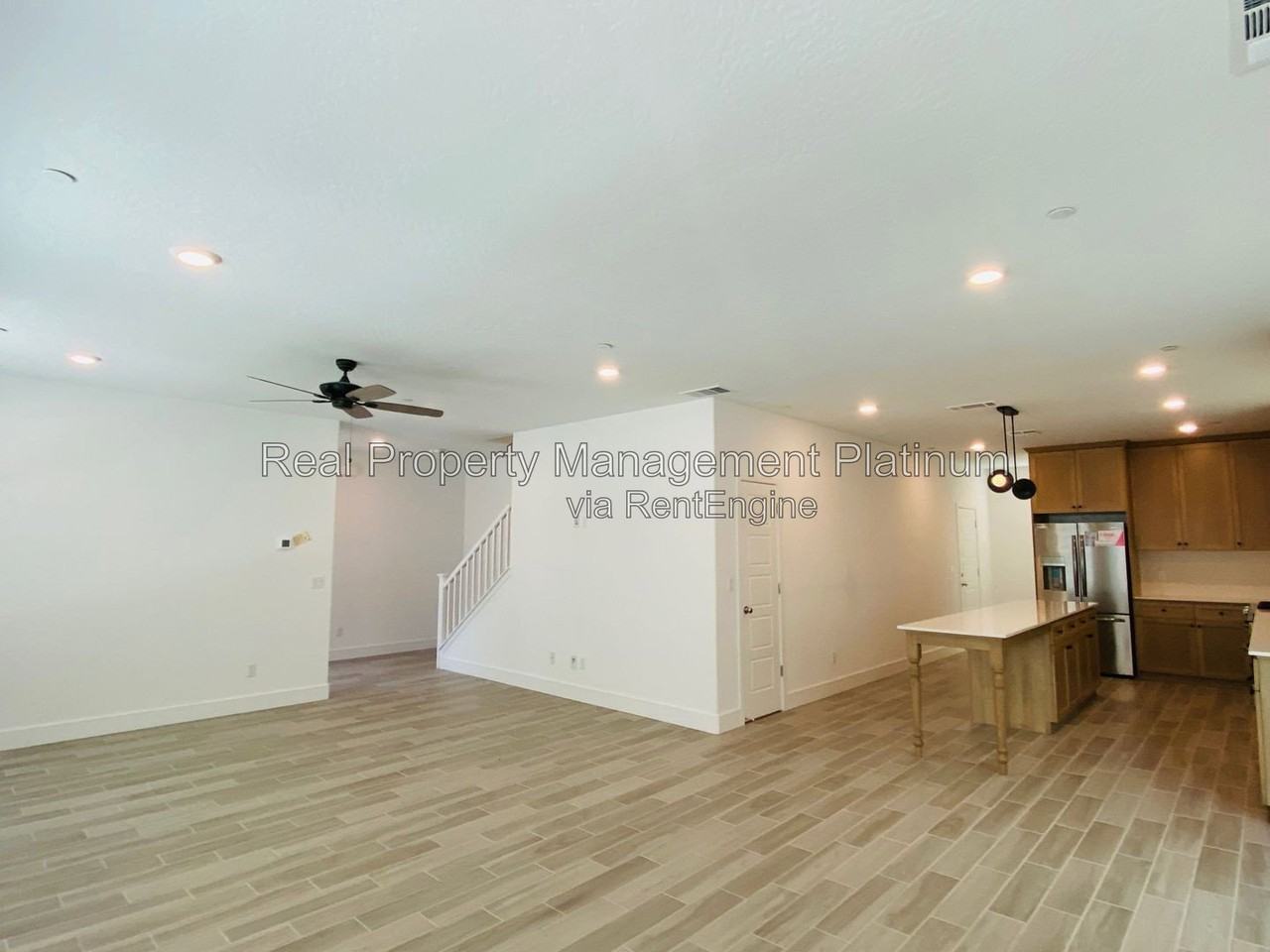 2752 E Tamarind Dr - Photo 4 of 40
