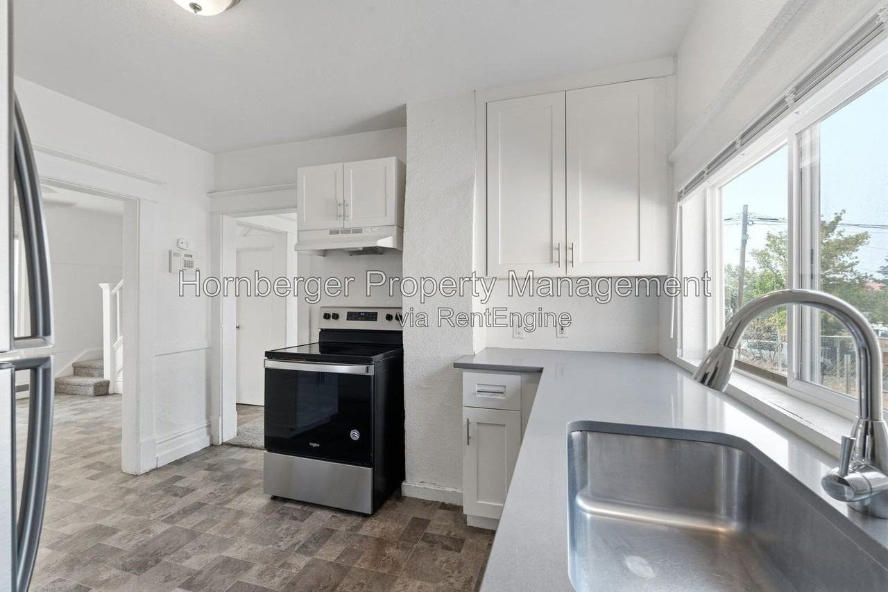 1622 W Mission Ave - Photo 2 of 26